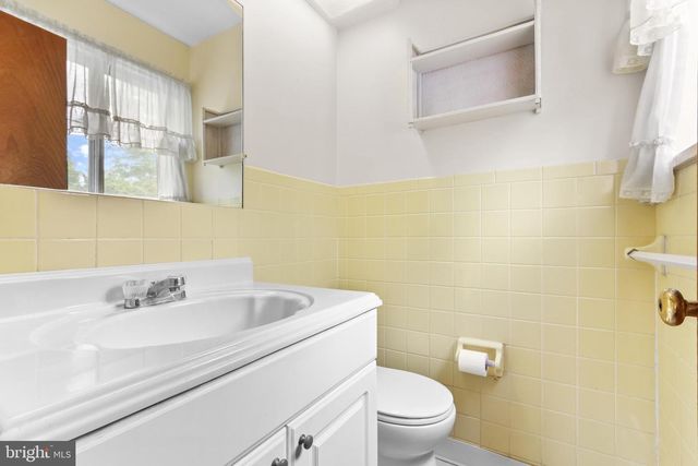 407 COLONIAL DR, Stroudsburg, PA 18360