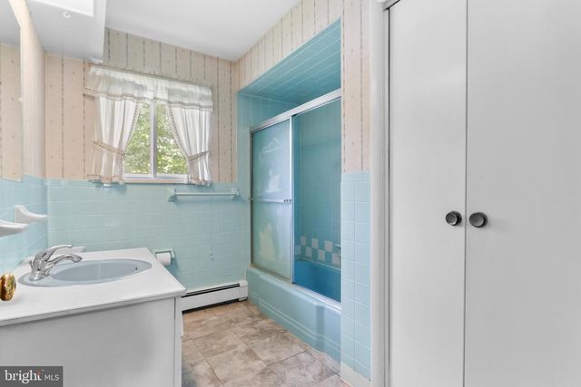 407 COLONIAL DR, Stroudsburg, PA 18360