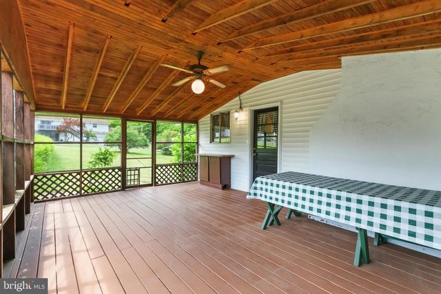 407 COLONIAL DR, Stroudsburg, PA 18360