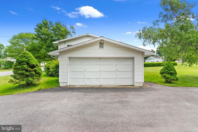 407 COLONIAL DR, Stroudsburg, PA 18360