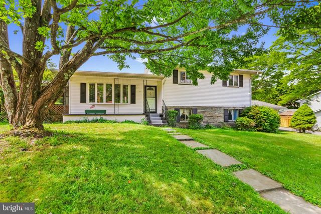 407 COLONIAL DR, Stroudsburg, PA 18360