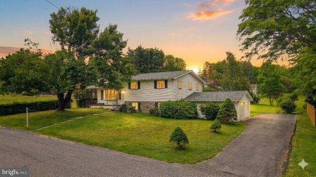 407 COLONIAL DR, Stroudsburg, PA 18360