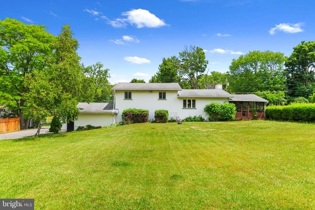 407 COLONIAL DR, Stroudsburg, PA 18360