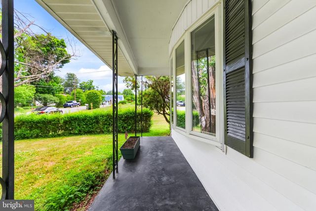 407 COLONIAL DR, Stroudsburg, PA 18360