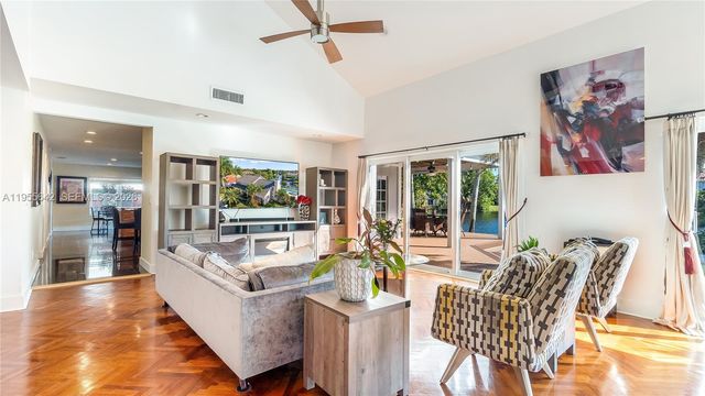 10110 SW 3rd St, Plantation, FL 33324