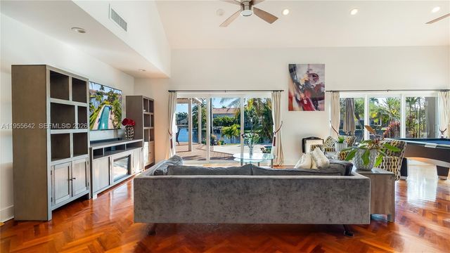 10110 SW 3rd St, Plantation, FL 33324