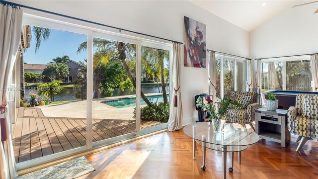 10110 SW 3rd St, Plantation, FL 33324