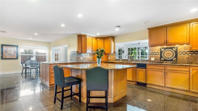 10110 SW 3rd St, Plantation, FL 33324