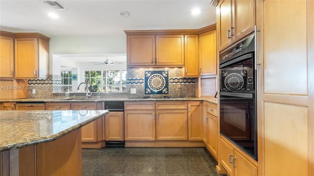 10110 SW 3rd St, Plantation, FL 33324