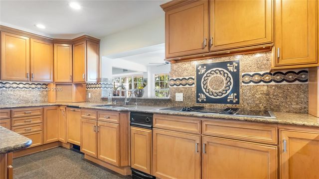 10110 SW 3rd St, Plantation, FL 33324