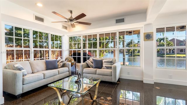 10110 SW 3rd St, Plantation, FL 33324