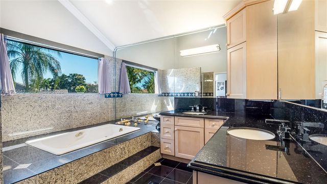 10110 SW 3rd St, Plantation, FL 33324