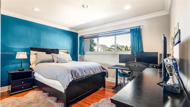 10110 SW 3rd St, Plantation, FL 33324