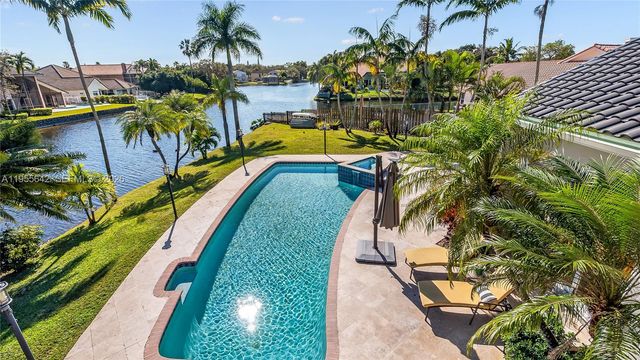 10110 SW 3rd St, Plantation, FL 33324