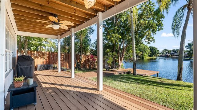 10110 SW 3rd St, Plantation, FL 33324