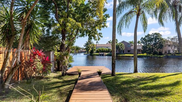 10110 SW 3rd St, Plantation, FL 33324