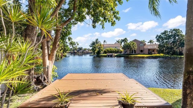 10110 SW 3rd St, Plantation, FL 33324