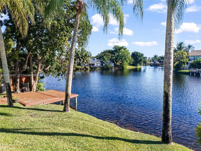 10110 SW 3rd St, Plantation, FL 33324