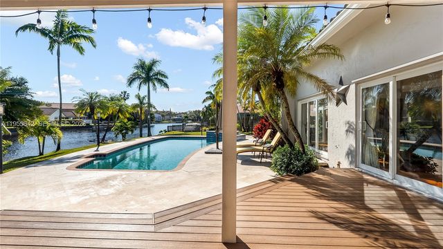 10110 SW 3rd St, Plantation, FL 33324