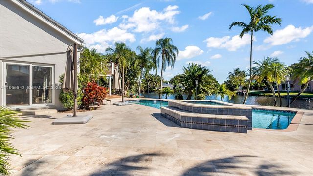 10110 SW 3rd St, Plantation, FL 33324