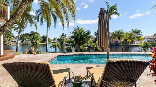 10110 SW 3rd St, Plantation, FL 33324