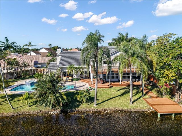 10110 SW 3rd St, Plantation, FL 33324