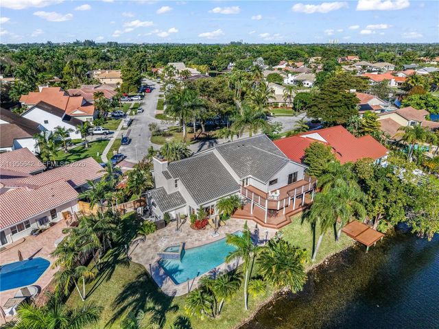 10110 SW 3rd St, Plantation, FL 33324