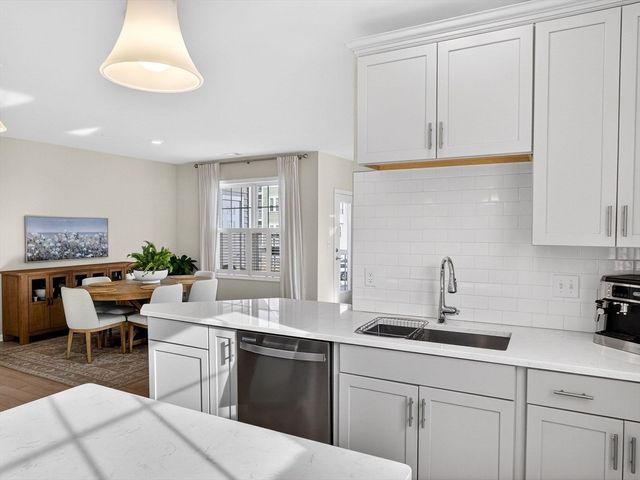 4206 Peters Farm Way 206, Westborough, MA 01581