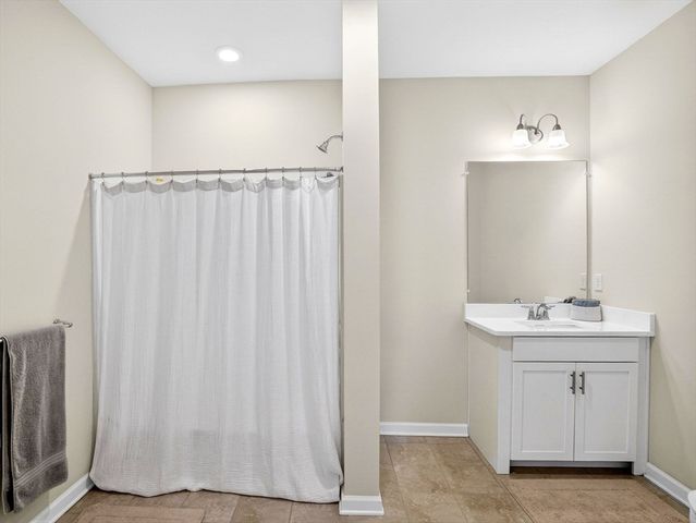 4206 Peters Farm Way 206, Westborough, MA 01581