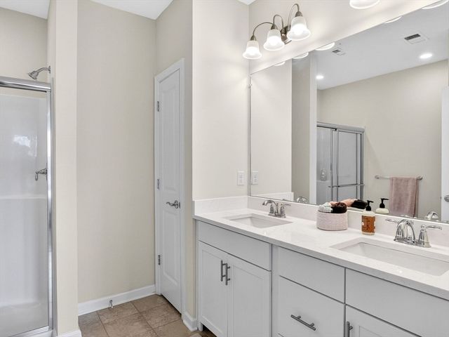 4206 Peters Farm Way 206, Westborough, MA 01581