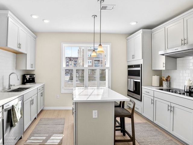 4206 Peters Farm Way 206, Westborough, MA 01581