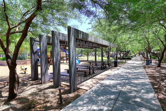 2442 W ROWEL Road, Phoenix, AZ 85085