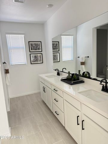 2442 W ROWEL Road, Phoenix, AZ 85085