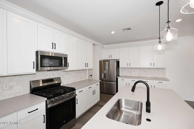 2442 W ROWEL Road, Phoenix, AZ 85085