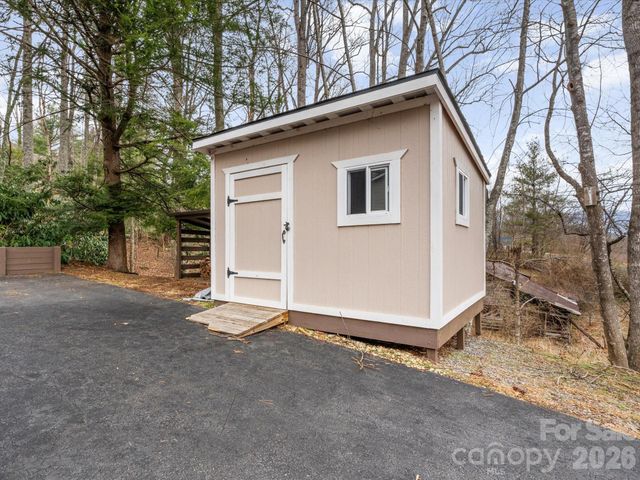 26 Morrow Drive, Fairview, NC 28730