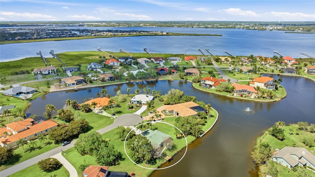 Image 2 of property listing at 6115 9TH AVENUE CIRCLE NE, Bradenton, FL 34212