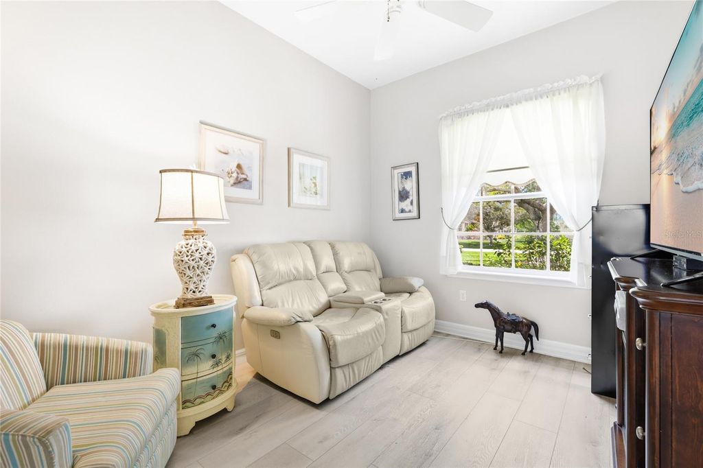 Image 17 of property listing at 6115 9TH AVENUE CIRCLE NE, Bradenton, FL 34212