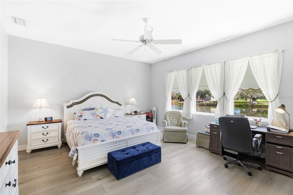 Image 18 of property listing at 6115 9TH AVENUE CIRCLE NE, Bradenton, FL 34212