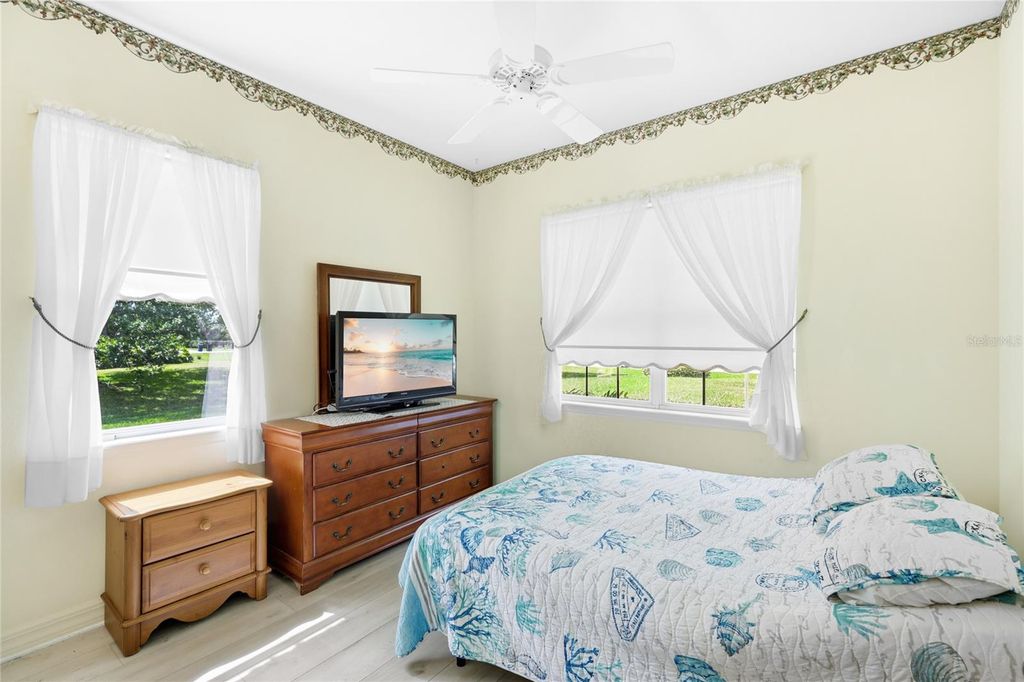 Image 27 of property listing at 6115 9TH AVENUE CIRCLE NE, Bradenton, FL 34212