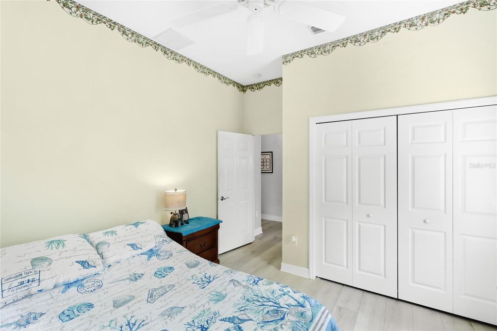 Image 28 of property listing at 6115 9TH AVENUE CIRCLE NE, Bradenton, FL 34212