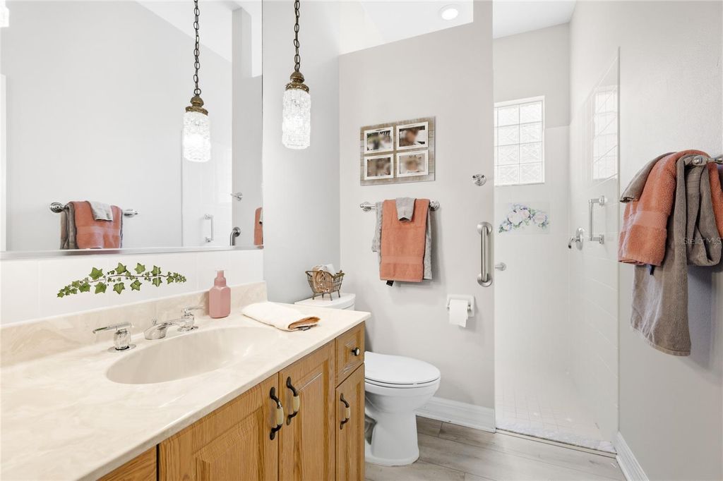 Image 29 of property listing at 6115 9TH AVENUE CIRCLE NE, Bradenton, FL 34212