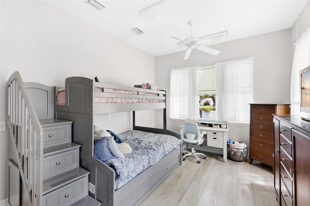 Image 32 of property listing at 6115 9TH AVENUE CIRCLE NE, Bradenton, FL 34212