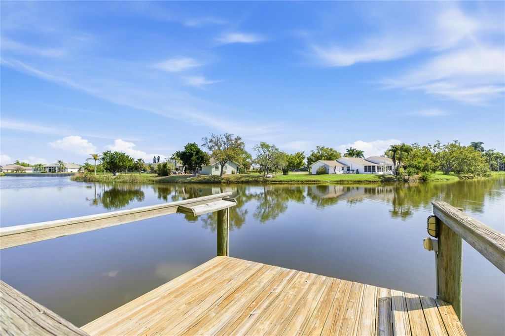 Image 37 of property listing at 6115 9TH AVENUE CIRCLE NE, Bradenton, FL 34212