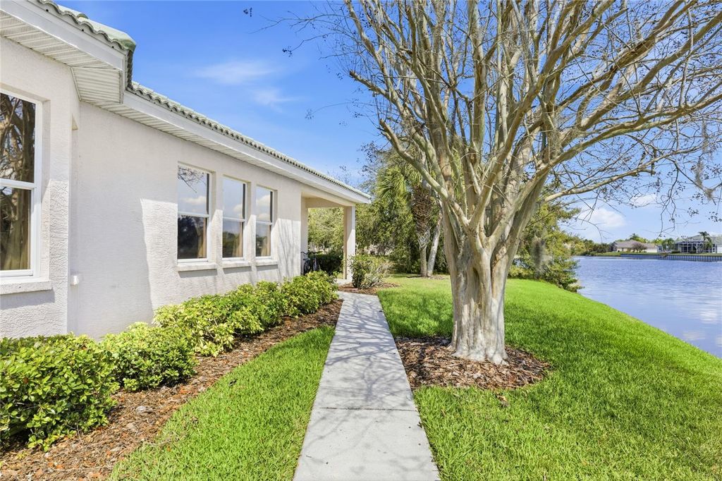 Image 39 of property listing at 6115 9TH AVENUE CIRCLE NE, Bradenton, FL 34212