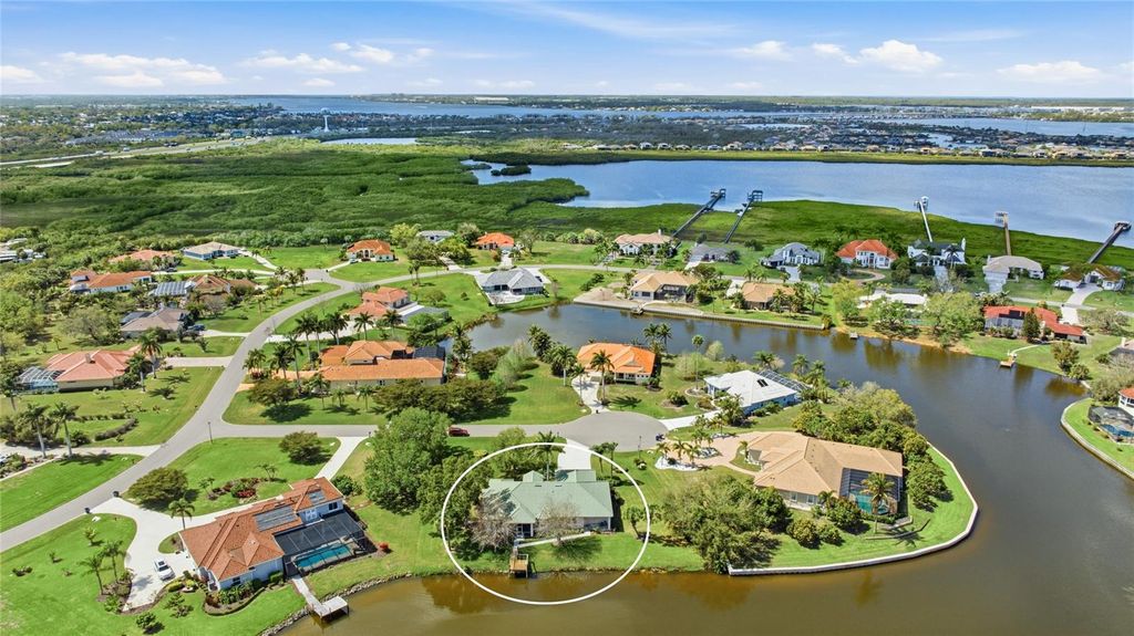 Image 44 of property listing at 6115 9TH AVENUE CIRCLE NE, Bradenton, FL 34212