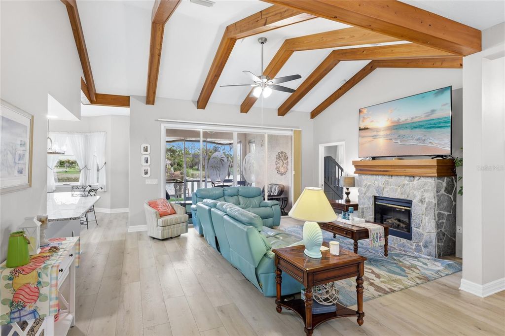 Image 7 of property listing at 6115 9TH AVENUE CIRCLE NE, Bradenton, FL 34212