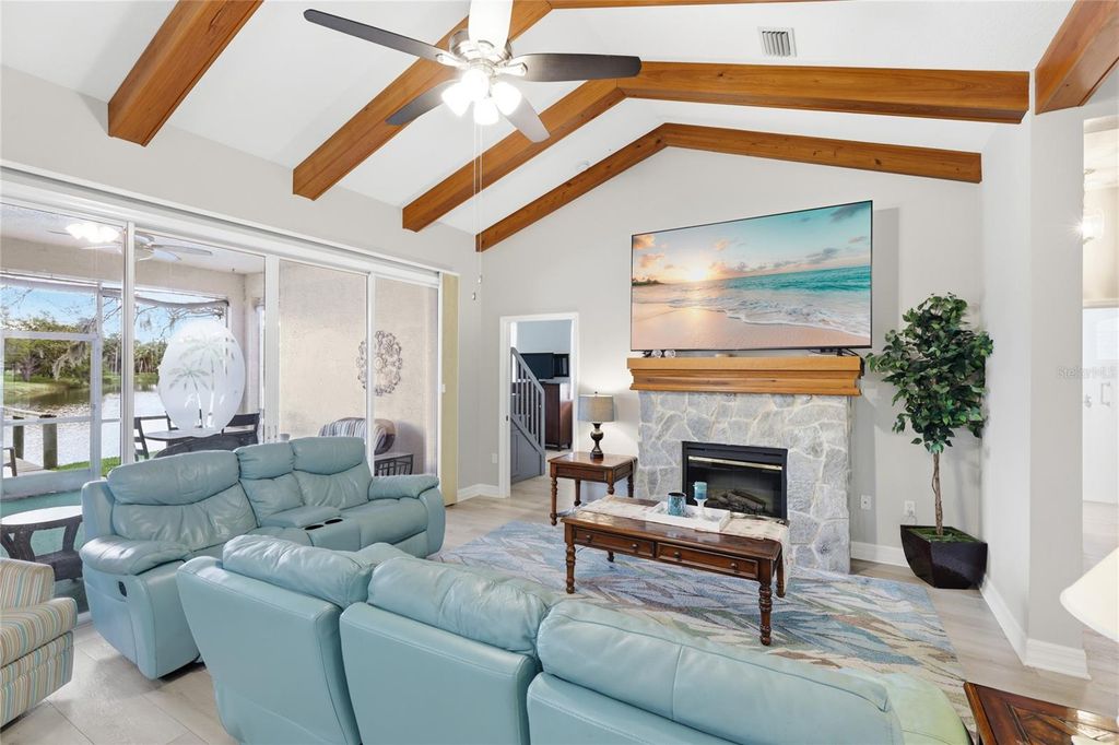 Image 8 of property listing at 6115 9TH AVENUE CIRCLE NE, Bradenton, FL 34212