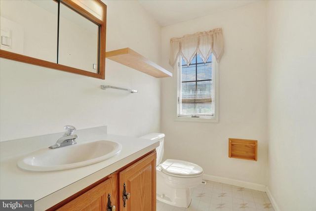 2729 SPARROW DR, York, PA 17408