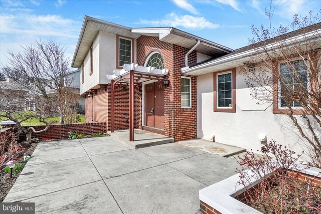 2729 SPARROW DR, York, PA 17408