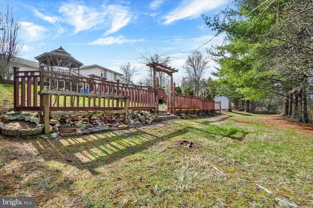 2729 SPARROW DR, York, PA 17408